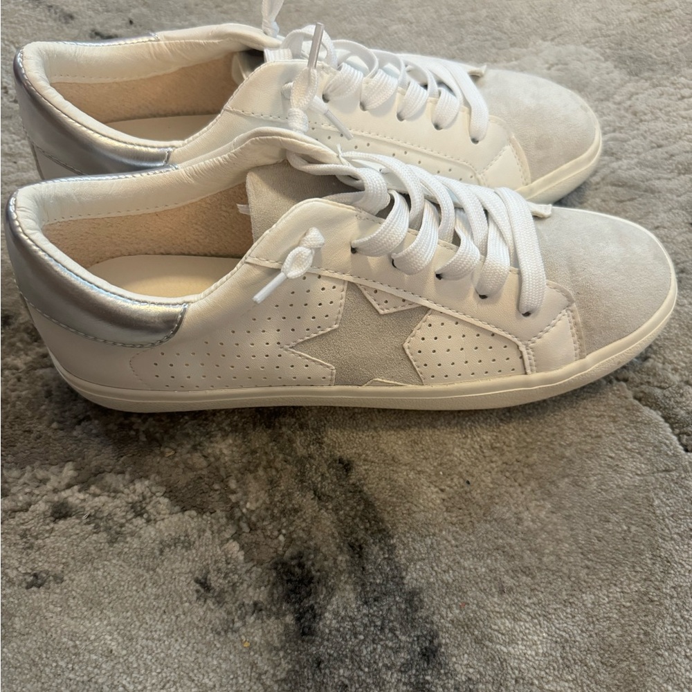 Madden Girl Low Top Sneakers Sz 9
